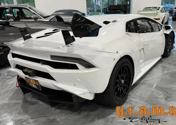 Lamborghini Huracan Super Trofeo-Style Rear Bumper | Carbon/ Fibreglass - Huracan